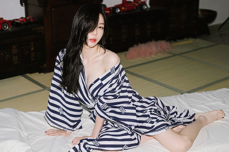 Korean girl model Kim white sling(18)